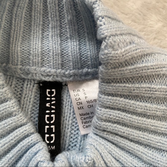 H&M Mock Turtleneck Light Blue Ribbed Sweater - Picture 2 of 3